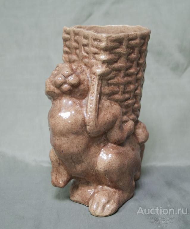 Статуэтка карандашница Заяц с корзиной, майолика, скол, высота 15,3 см (6)