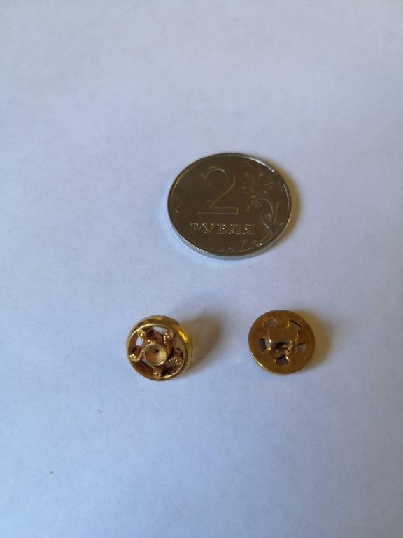 Пуговицы маленькие золотистые на ножке ажурные