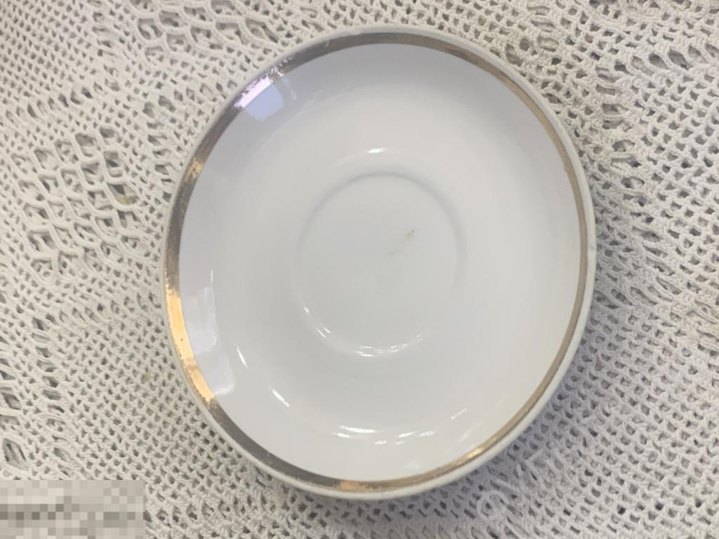 Блюдце белое с золотой полосой СССР 13,5 см Прокопьевский фарфоровый завод