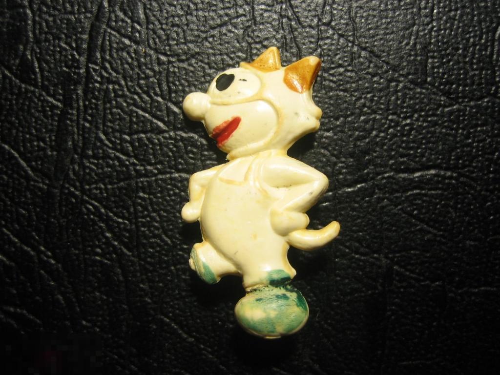 Черт. Чертенок. Пластмассовый. Пластик. Детский значок.