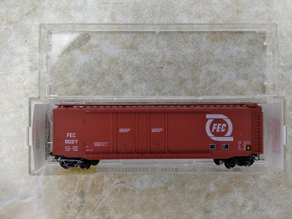 9мм (N) 50 футовый крытый вагон Florida East Coast 5027,Microtrains