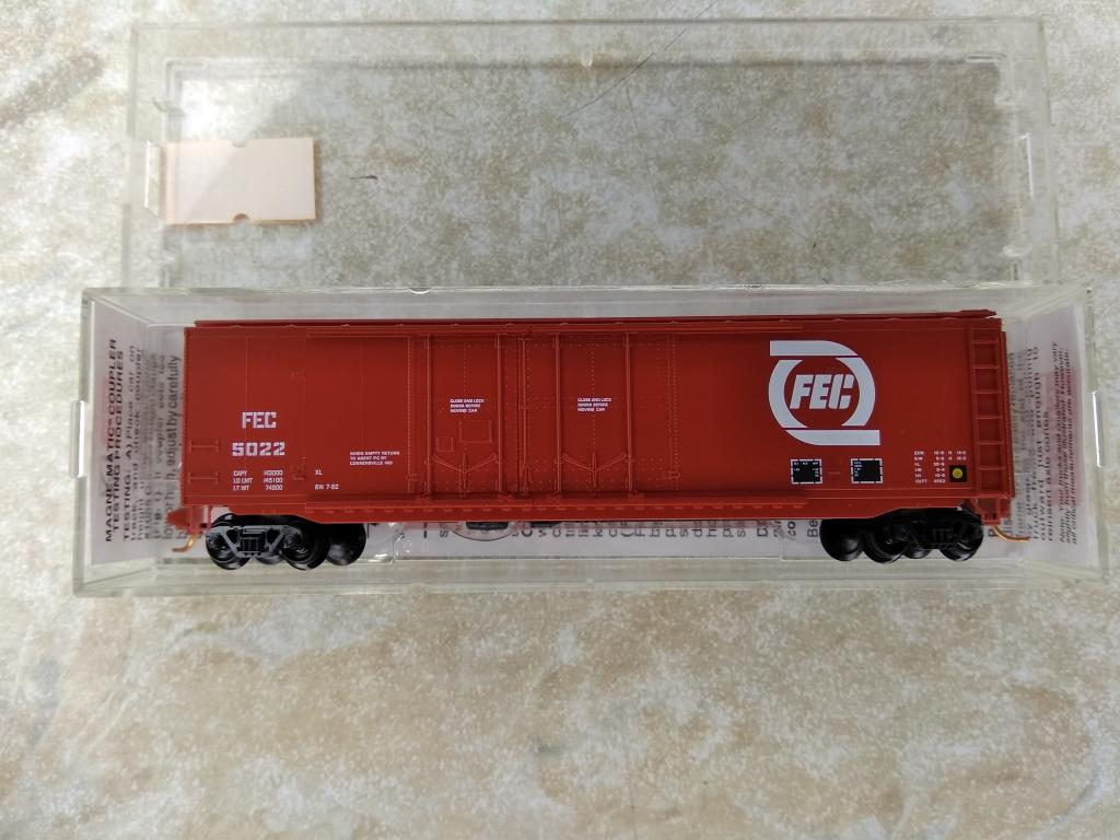 9мм (N) 50 футовый крытый вагон Florida East Coast 5022,Microtrains