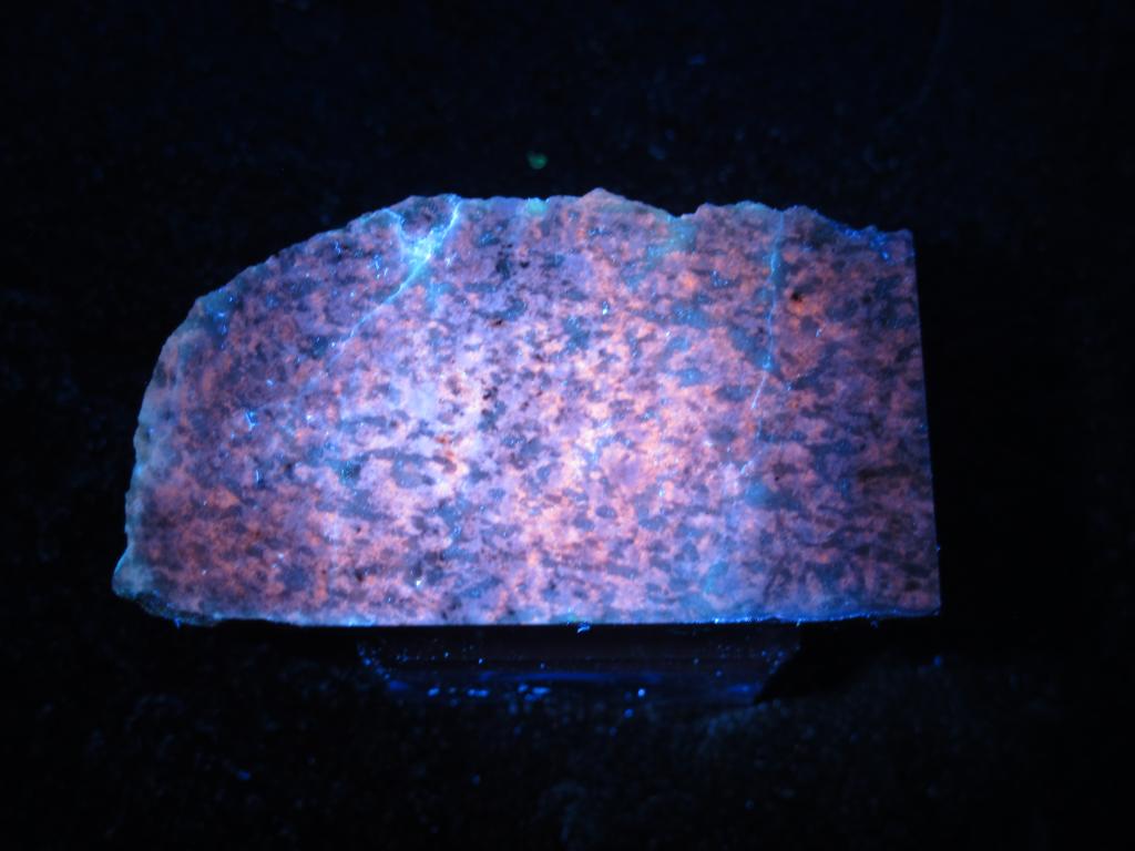 Лазурит в УФ. полировка. Ляджвардара.