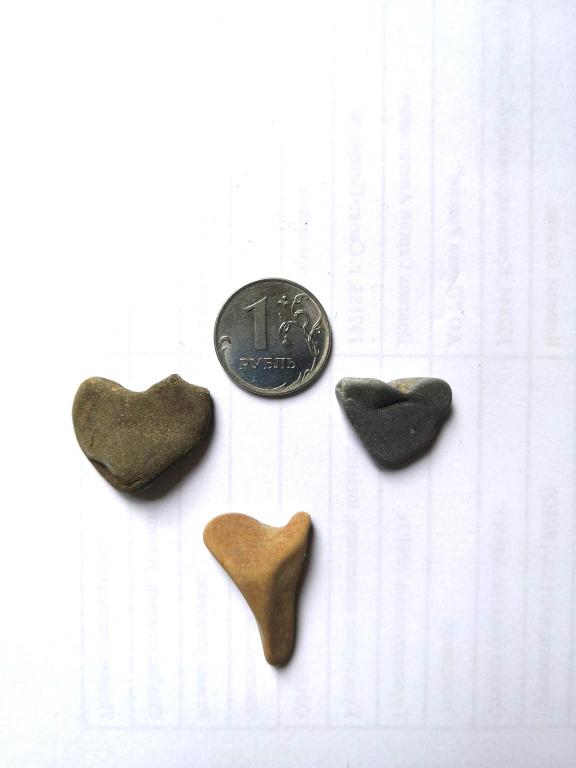 Камни в форме сердца 1,5-3 см морские