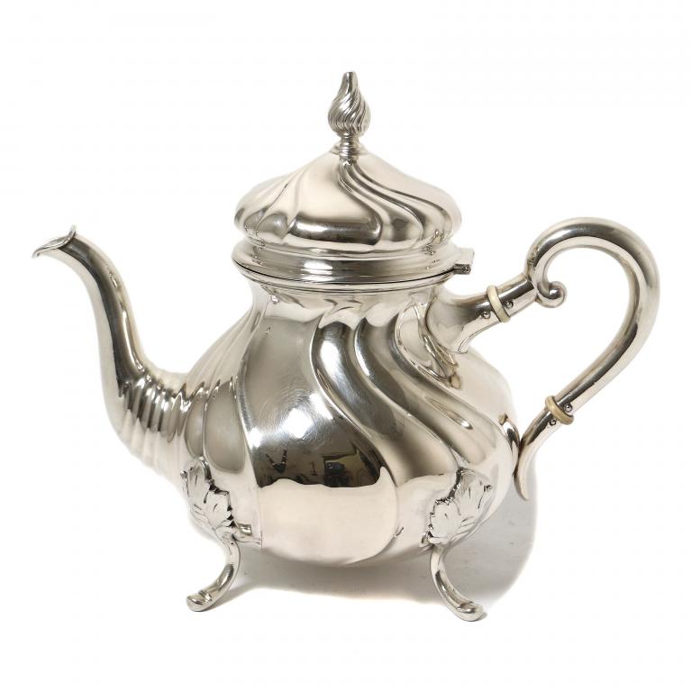 Серебряный чайник.  Дания, 1919 год.