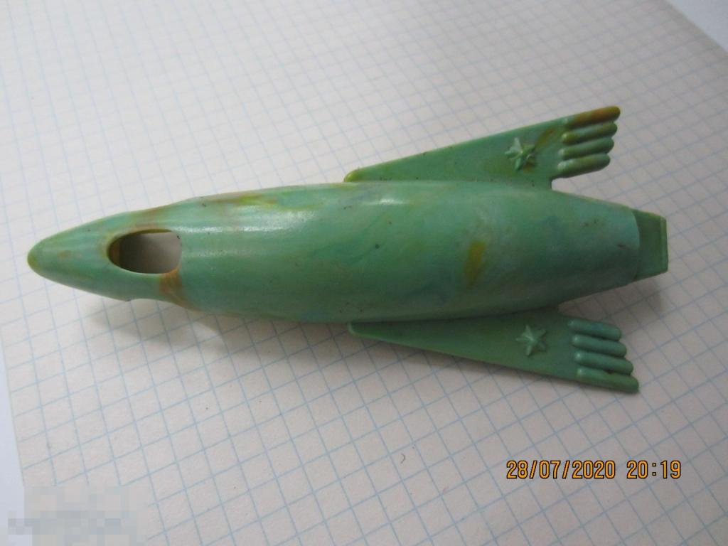 Ракета свисток СССР Колкий пластик.