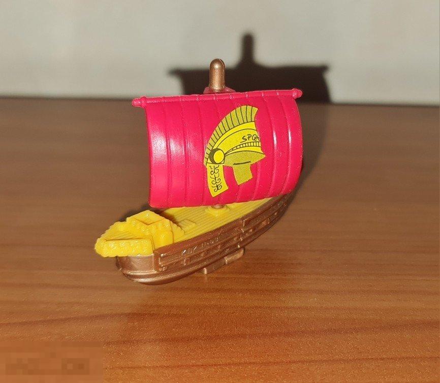 Киндер сюрприз Старая сборка Корабль