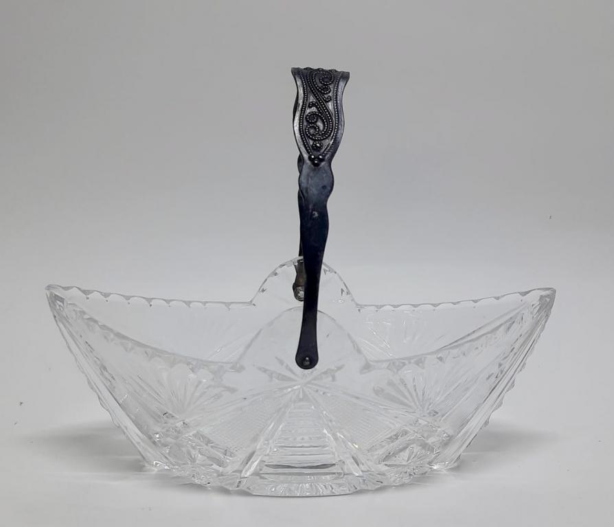 Конфетница с ручкой, хрусталь, 8*23*10 см., СССР (сост. на фото)