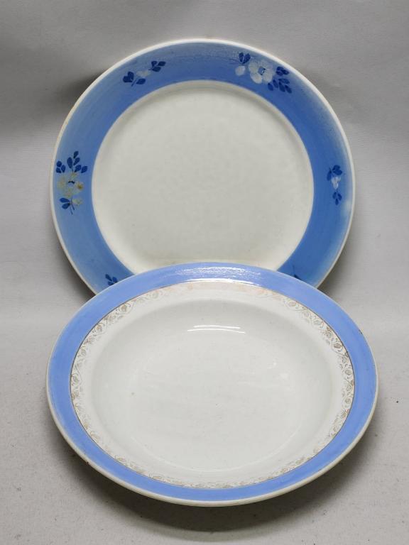 Тарелки ЗИК Конаково 2 штуки 50-е годы голубая каемка с белыми цветами