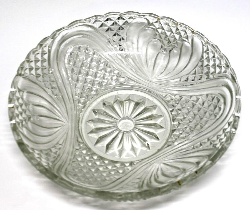 Конфетница , стекло, диаметр 16 см., высота 4 см., CУЗ, СССР (сост. на фото)