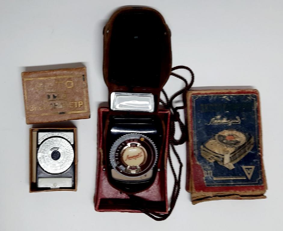 Экспонометры, 2 шт. Ленинград 2, ОМЗ  СССР  Сост. хорошее