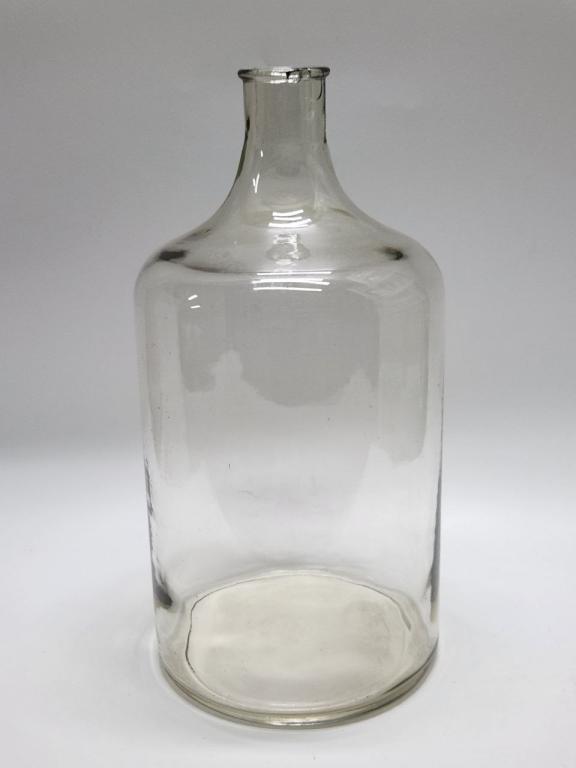 Бутыль 7 литров стеклянная высота 36 см (дефект литья стекла)