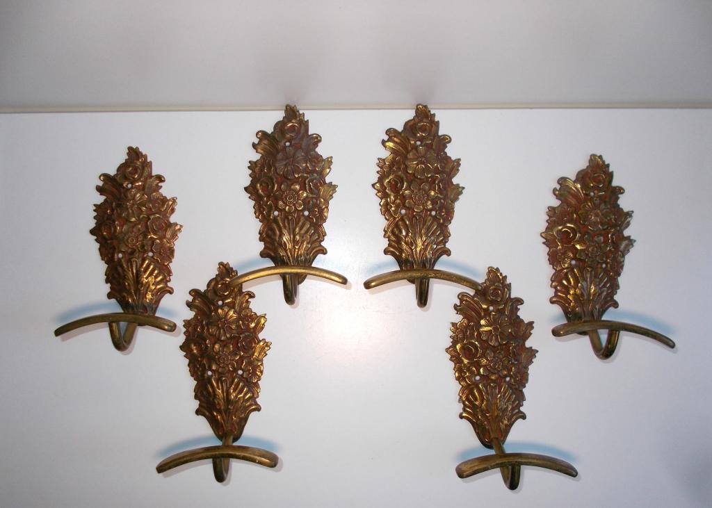 6 Штук стареньких и больших  крючков, вешалок. Латунь