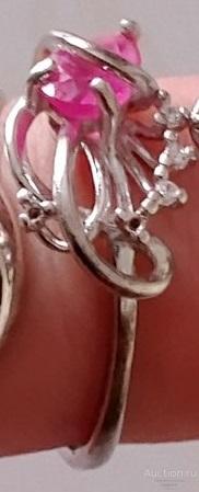 475. - СЕРЕБРЯНОЕ  КОЛЕЧКО  С РУБИНОМ И  ФИАНИТАМИ.