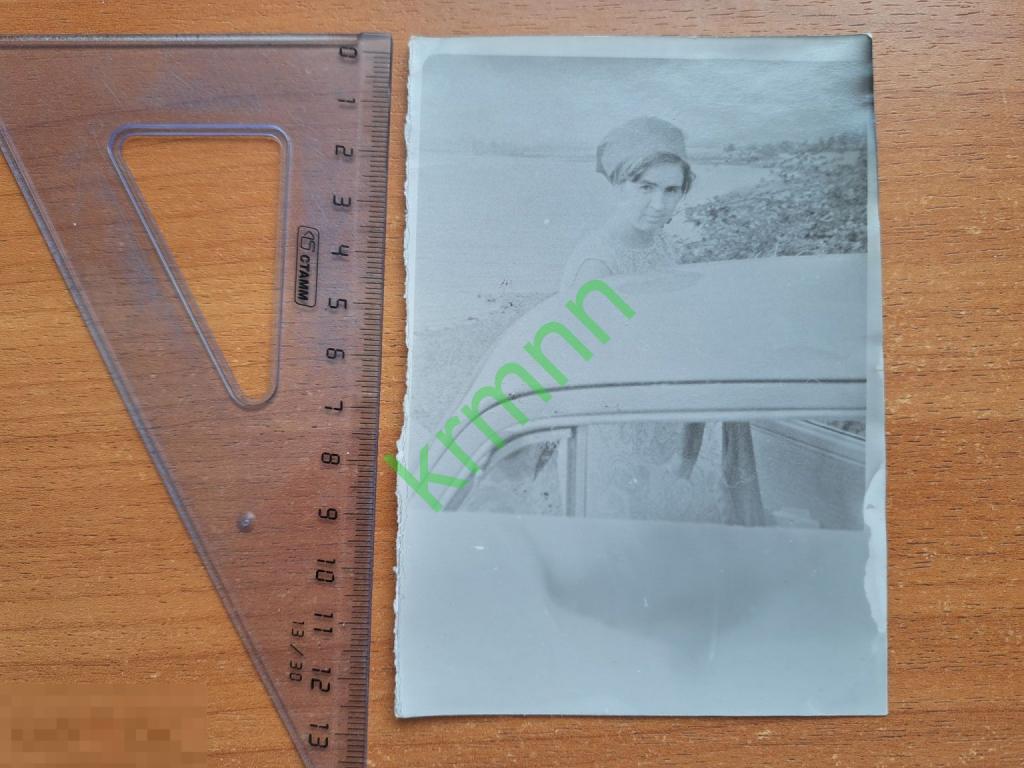 Фотография. Женщина около машины К891