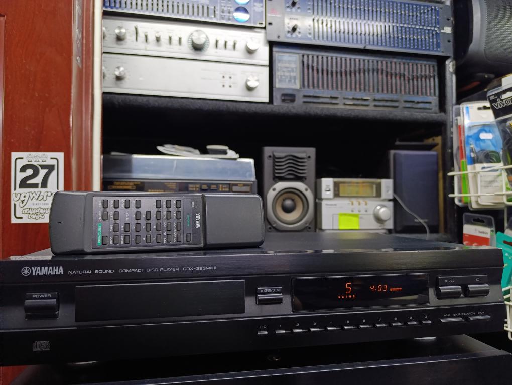 CD-проигрыватель Yamaha CDX-393mk2