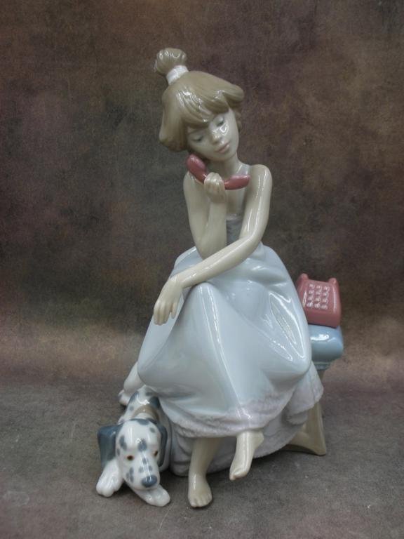 Статуэтка. Фарфор. Девушка с телефоном и далматинцем. Lladro. Испания