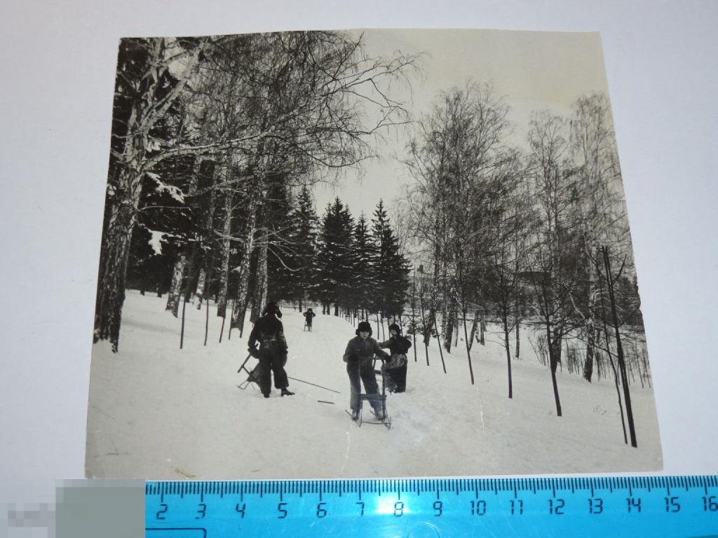 ФОТО КАТАНИЕ НА САНКАХ СОВЕТСКИЕ ЛЮДИ 1956 ГОДА _
