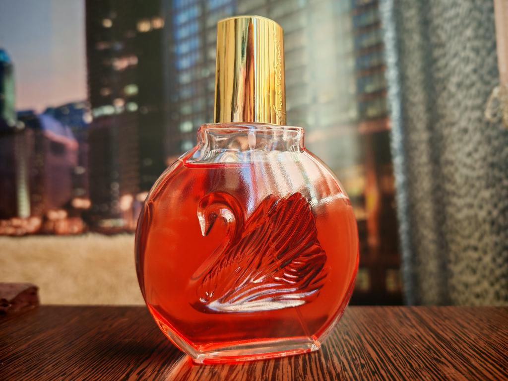 Gloria Vanderbilt Vanderbilt In Red EDP